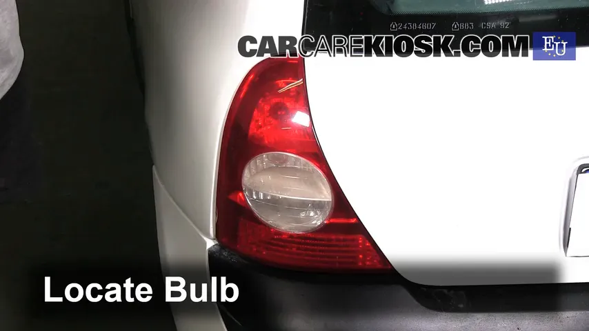 2003 Renault Clio dCi 1.5L 4 Cyl. Turbo Diesel Lights